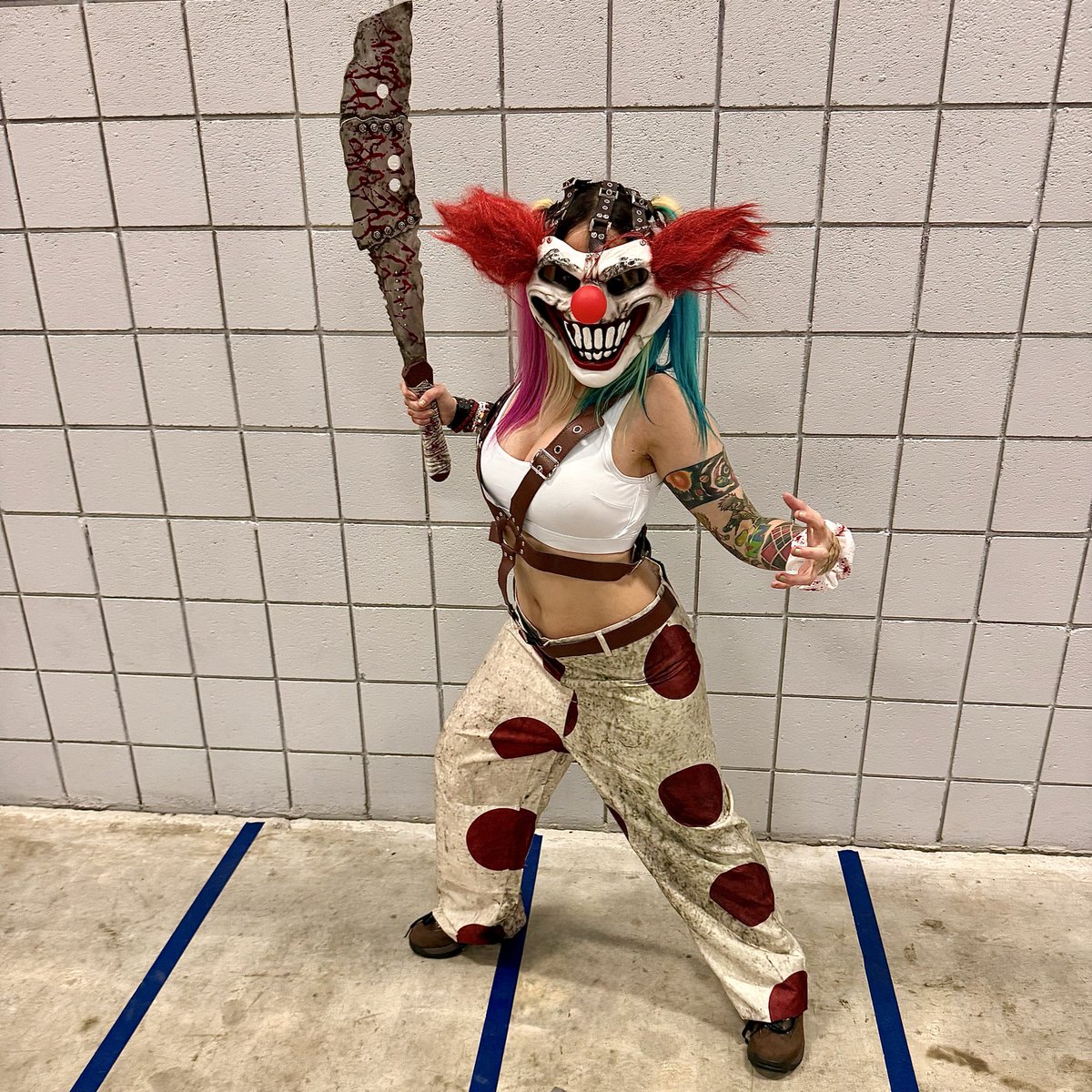 SophiaCormier's tweet photo. Sweet Tooth from Twisted Metal at TerrorCon. @Terrorcon @PlayStation #terrorcon #horror #games #gaming #cosplay #cosplayer #cosplaying #cosplaygirl #TwistedMetal #sweettooth https://t.co/R2A7klNuRw