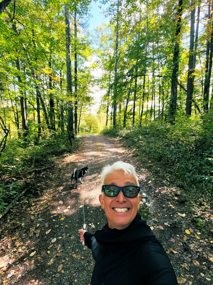 歩くって、地味だけど最高の健康法。体も心もほぐれて、リフレッシュできて、運動が苦手でもOK。気分転換にもなるし、1日1万歩じゃなくても、ちょっと外に出るだけで全然違う！ゆっくりでも、速歩きでも、自分のペースでOK。さあ、散歩行こっか🚶‍♀️🌿
#健康習慣 #歩活 #ヘルシーライフ #ちょっと外行こ