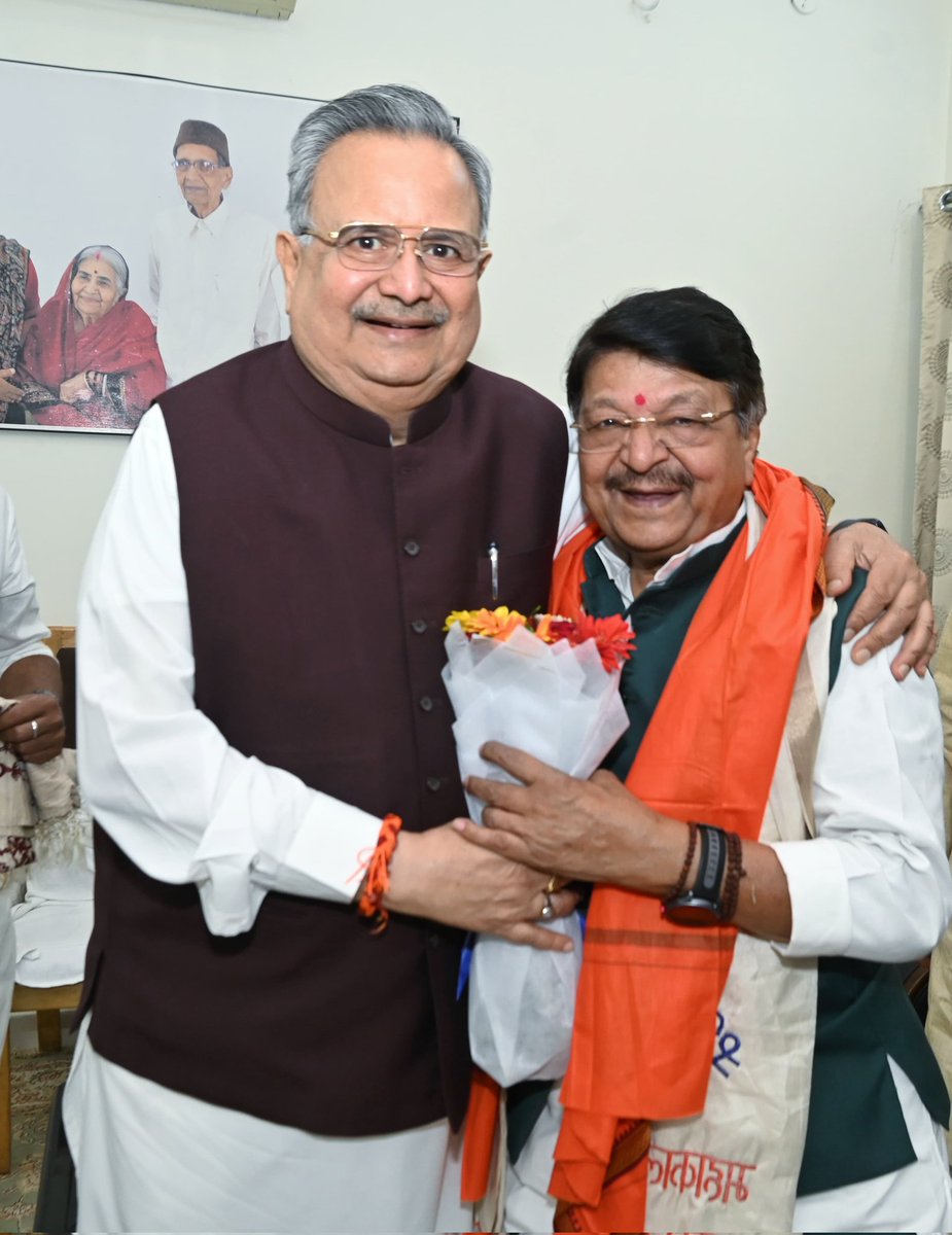 KailashOnline's tweet image. शुभ जन्मदिन !!!

छत्तीसगढ़ के पूर्व मुख्यमंत्री एवं छत्तीसगढ़ विधानसभा अध्यक्ष, परम मित्र श्री @drramansingh जी को जन्मदिन की हार्दिक बधाई एवं शुभकामनाएं 

ईश्वर आपको सदा स्वस्थ और प्रसन्न रखे, यही कामना है।
