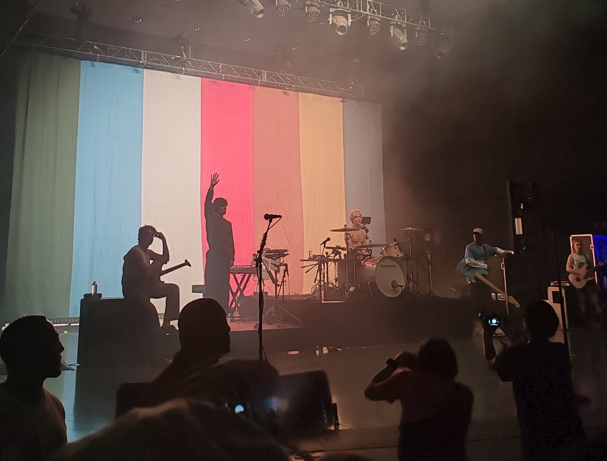 eduardo_fields's tweet photo. Aquí también:

Vimos a Turnstile por primera vez y tuvimos la suerte de conocer a los integrantes de la banda🩵

#turnstile #turnstileloveconnection https://t.co/iFEdQlJ3Uu