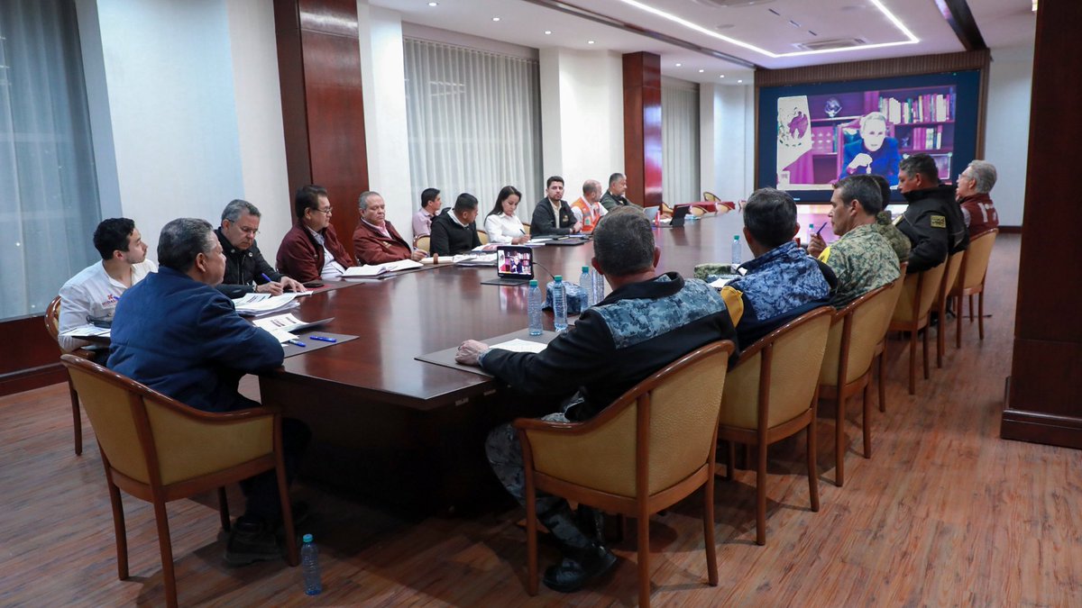 juliomenchaca_'s tweet image. Tuvimos la sexta reunión virtual con la presidenta @Claudiashein, para compartir los avances de hoy y seguir coordinando el apoyo que está llegando a las comunidades afectadas en Hidalgo.
Nuestra prioridad es continuar trabajando para atender la emergencia.
#HidalgoUnido…