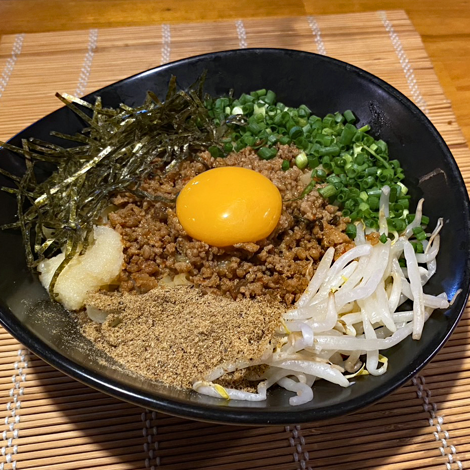 azikise's tweet photo. 11月2日までの期間限定で食欲の秋にふさわしい台湾まぜそばと台湾焼きそばをやってます。

当店では、食べやすいように本場（名古屋）のものより辛さを抑えています。

気をつけて欲しいのは、11月2日までのとても短いフェアとなっています。お見逃しなく！

週末のランチタイムでも取り扱っています。 https://t.co/OZmYRDAVmD