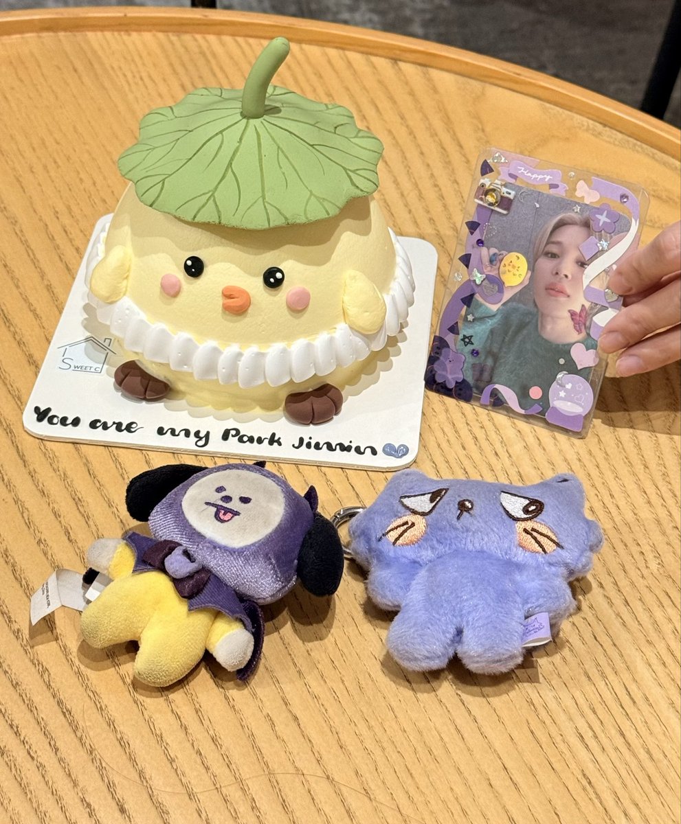 jmchipbong's tweet image. Happy birthday to my love Park jimin #CakeForJiminContest