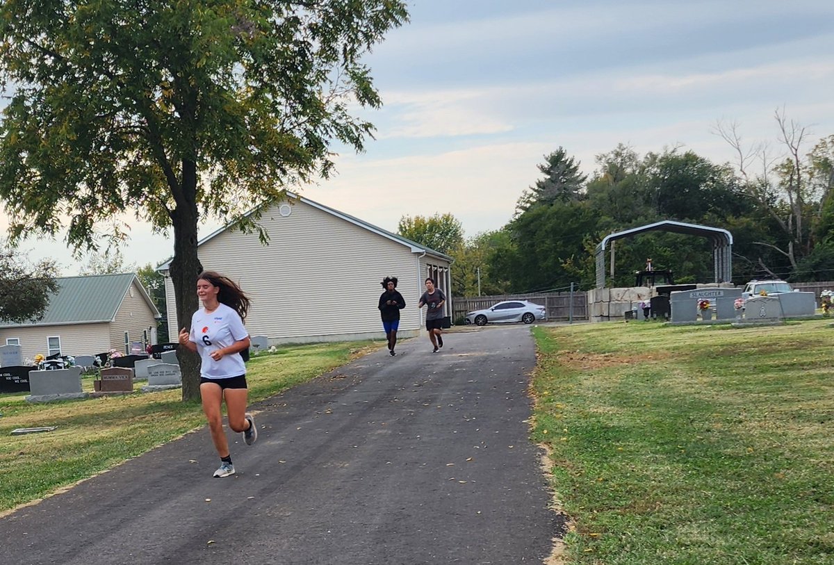 SfromMr's tweet image. Pops had a great view of practice today. Perfect time to reset a bit. 

Championship season ... Let's go! 

Proud to be a BLUEJAY! 💙🤍