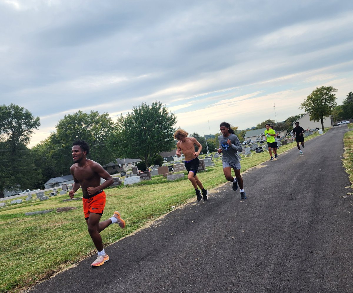 SfromMr's tweet image. Pops had a great view of practice today. Perfect time to reset a bit. 

Championship season ... Let's go! 

Proud to be a BLUEJAY! 💙🤍
