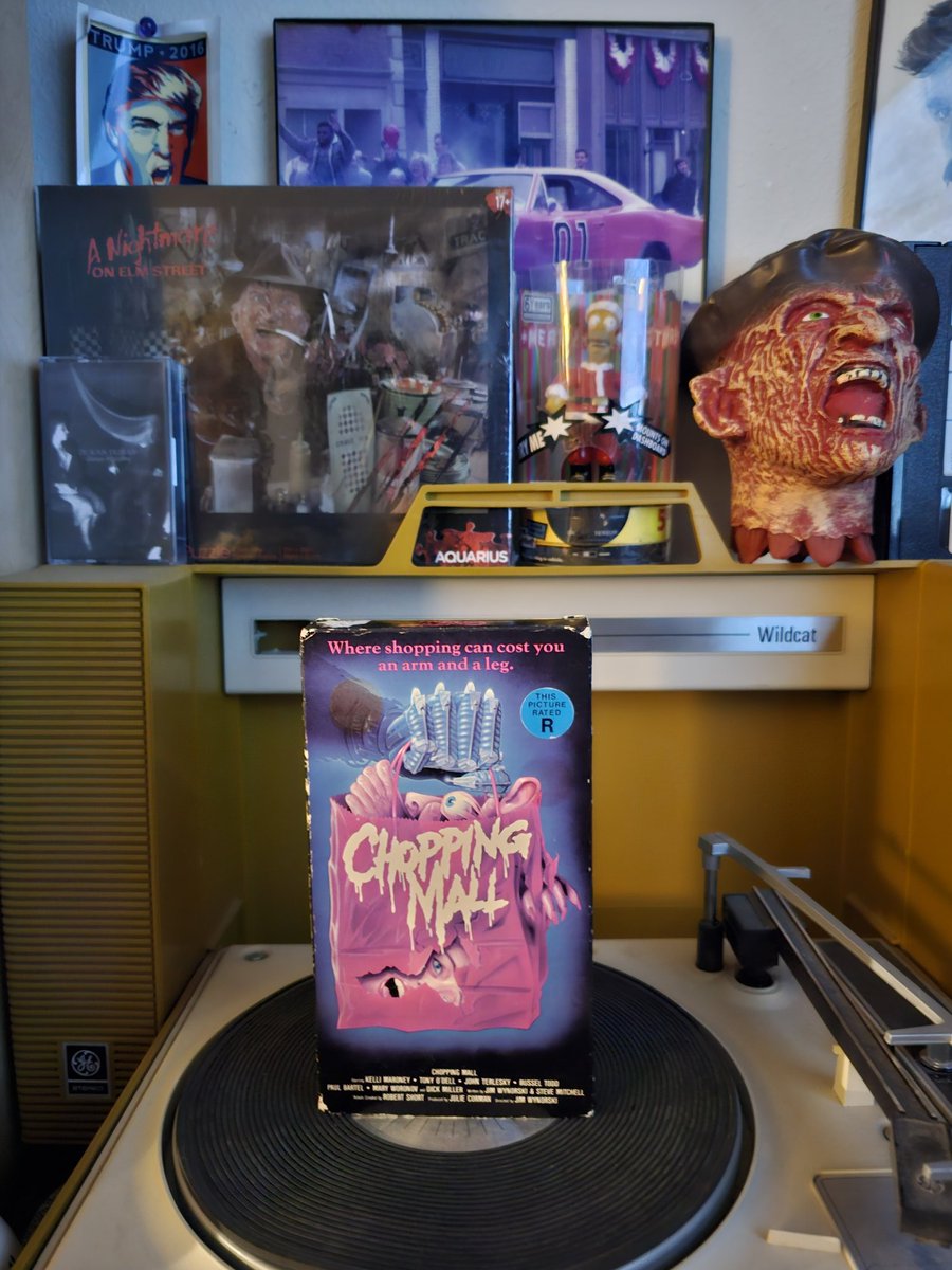 durandurantulsa's tweet photo. Now showing on my Spooktober Filmfest...Chopping Mall (1986) on glorious vintage VHS 📼! #movie #movies #horror #scifi #choppingmall #killbots #RogerCorman #riprogercorman #jimwynorski #kellimaroney #karrieemerson #barbaracrampton #russelltodd #johnterlesky #PaulBartel #tonyodell https://t.co/gY31HmkfZ0