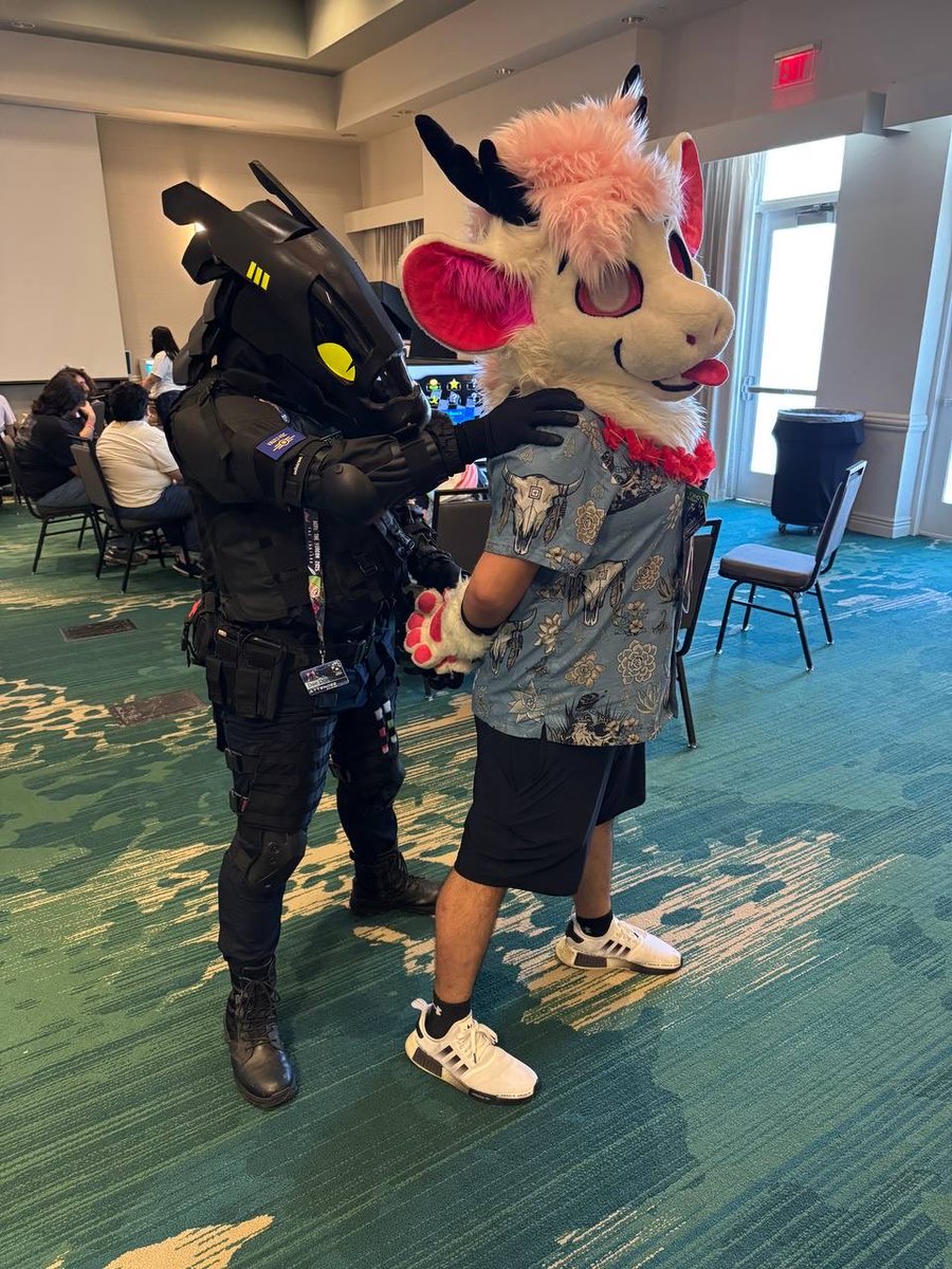 What did I do this time?
#synth #fursuit #furcon #furry