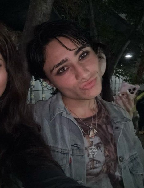 Liz ✩‧₊ ₕₒₗₗᵢ ₘₑₜ ₘₑ ₁₀/₁₉ tweet media