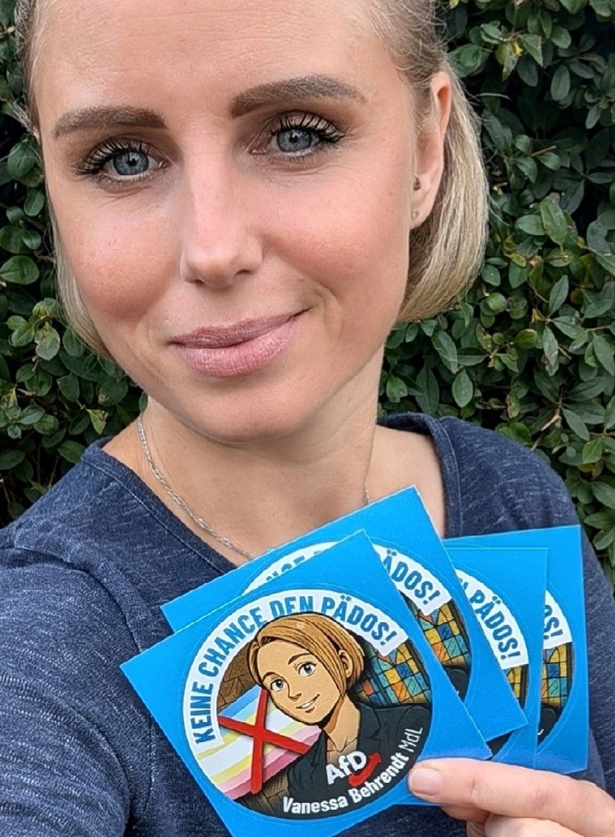 Sticker ab sofort immer am Start – Null Toleranz für Menschen, die mit Kindern schlafen wollen. Weil es bei diesem Thema keine zwei Meinungen geben darf. 🙅🏼‍♀️