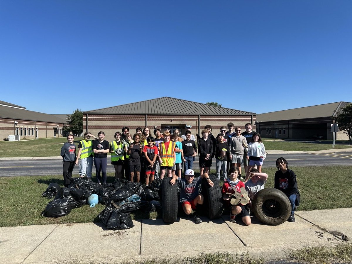 sc_robotics's tweet image. This weekend was HUGE for SC Robotics! On Saturday, the team participated in our annual Adopt A Stream, keeping the creek clean. Some of our marketers also went to Steam-A-Palooza. Congrats on a successful weekend! @bestrobotics @MCBestRobotics #bestrobotics