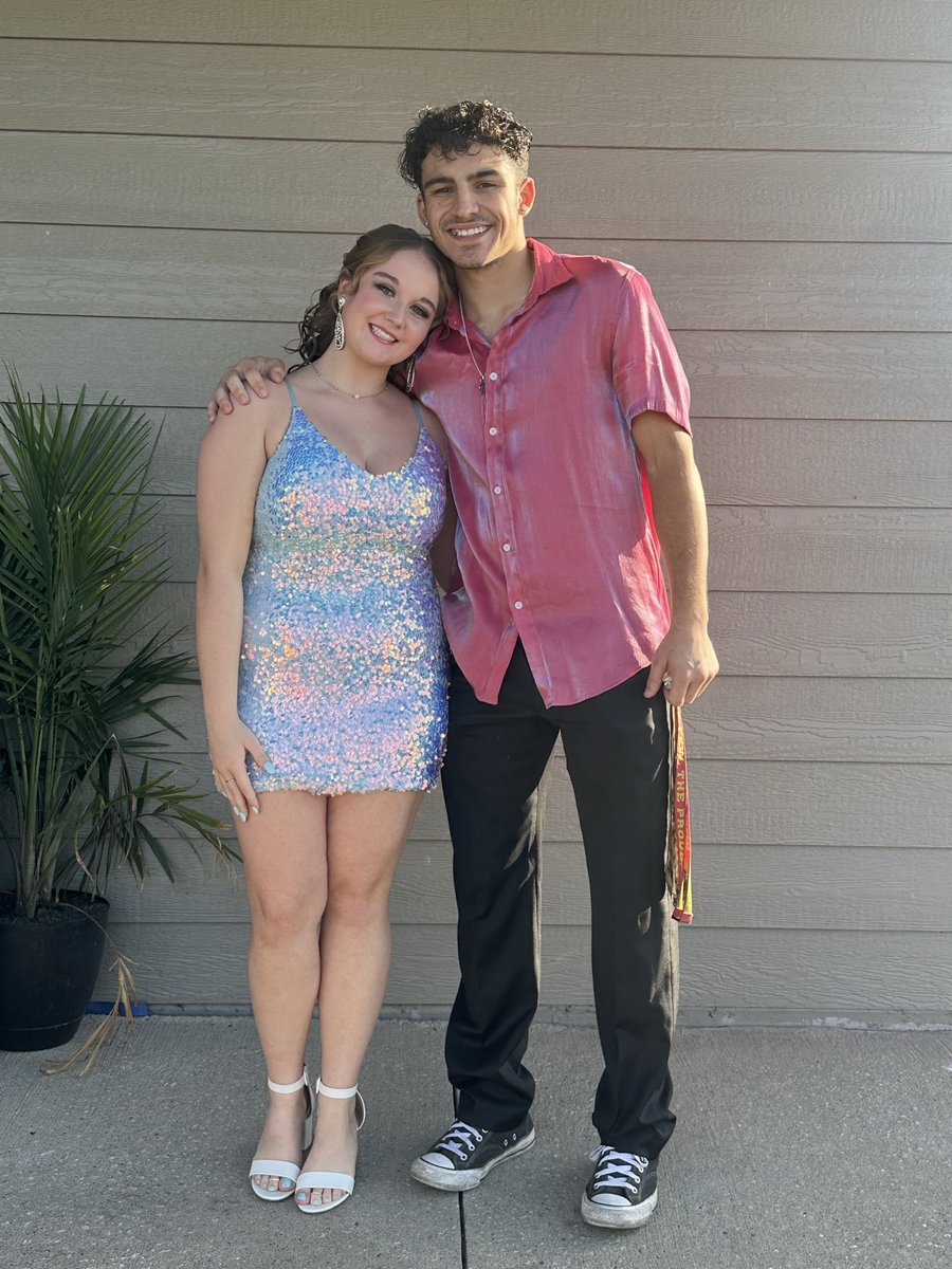 ShobbsIA's tweet photo. 2025 Hoco https://t.co/x31Int4NkJ