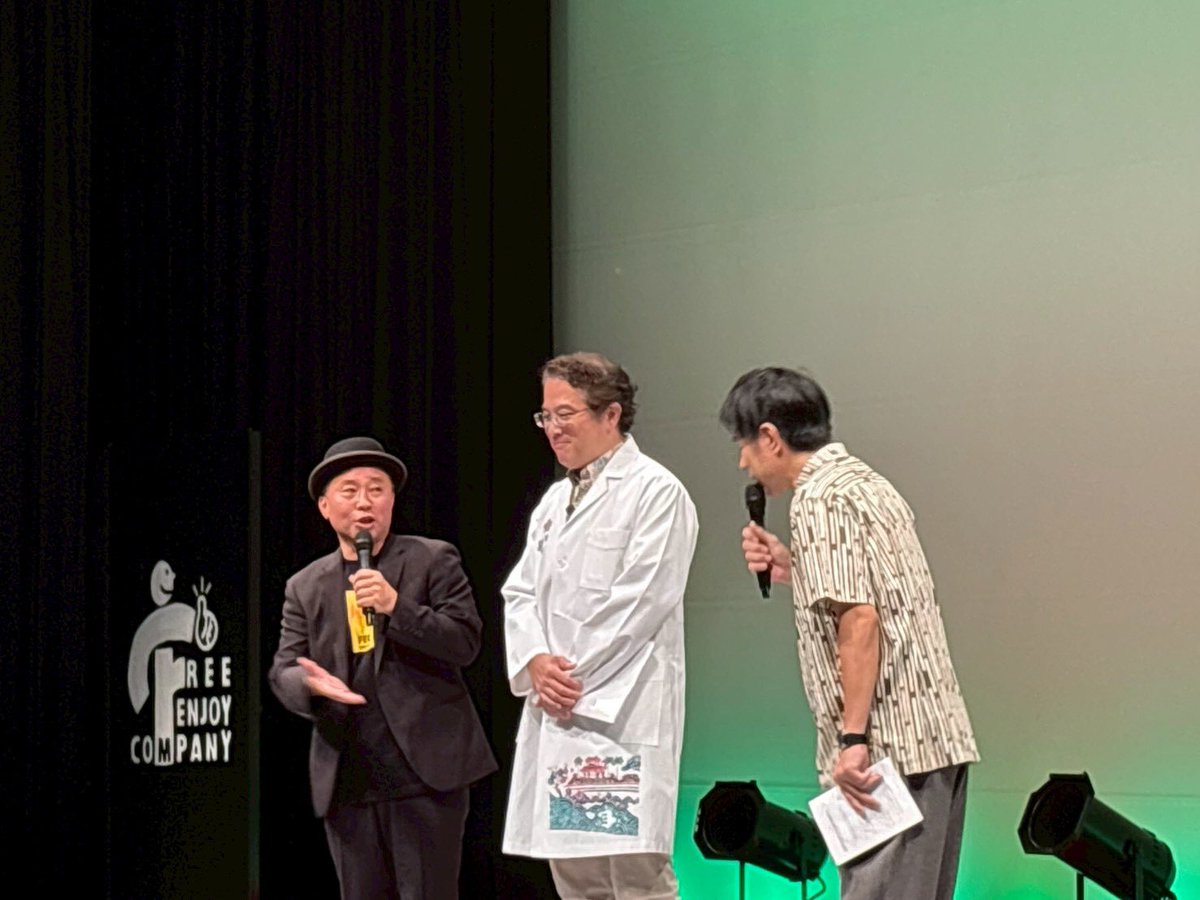 fshgWXiN1L0cU7l's tweet photo. ちょっと遅くなりましたが、旗揚げ32周年記念公演、無事大成功のもと開催することができました〜。

今回は、各芸人のネタのオンパレードからの、後半は「1番健康なヤツは誰だ？」という大義名分のもと不健康芸人をあぶり出すというスペシャル企画を開催。

那覇西クリニックの玉城先生と職員の皆さま https://t.co/O9qMBIa1Et
