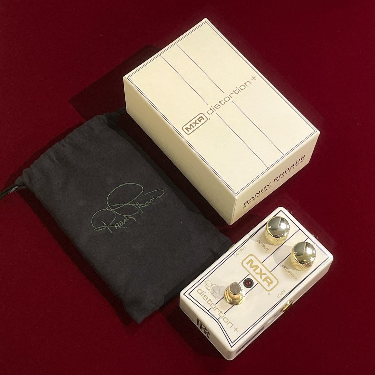 ROCKINN_namba's tweet photo. 【#ロックイン難波】限定モデル店頭試奏できます！「#MXR」話題の"#RR104C Randy Rhoads Special Edition Distortion+"。ランディ・ローズの愛機を再現したデザイン★現行Distortion+とは違い筐体は重く歪みの質感は明瞭爽快、バイパス音の印象も異なるのでぜひチェックを！→https://t.co/56P3sYXxgJ https://t.co/kPiqTso18x