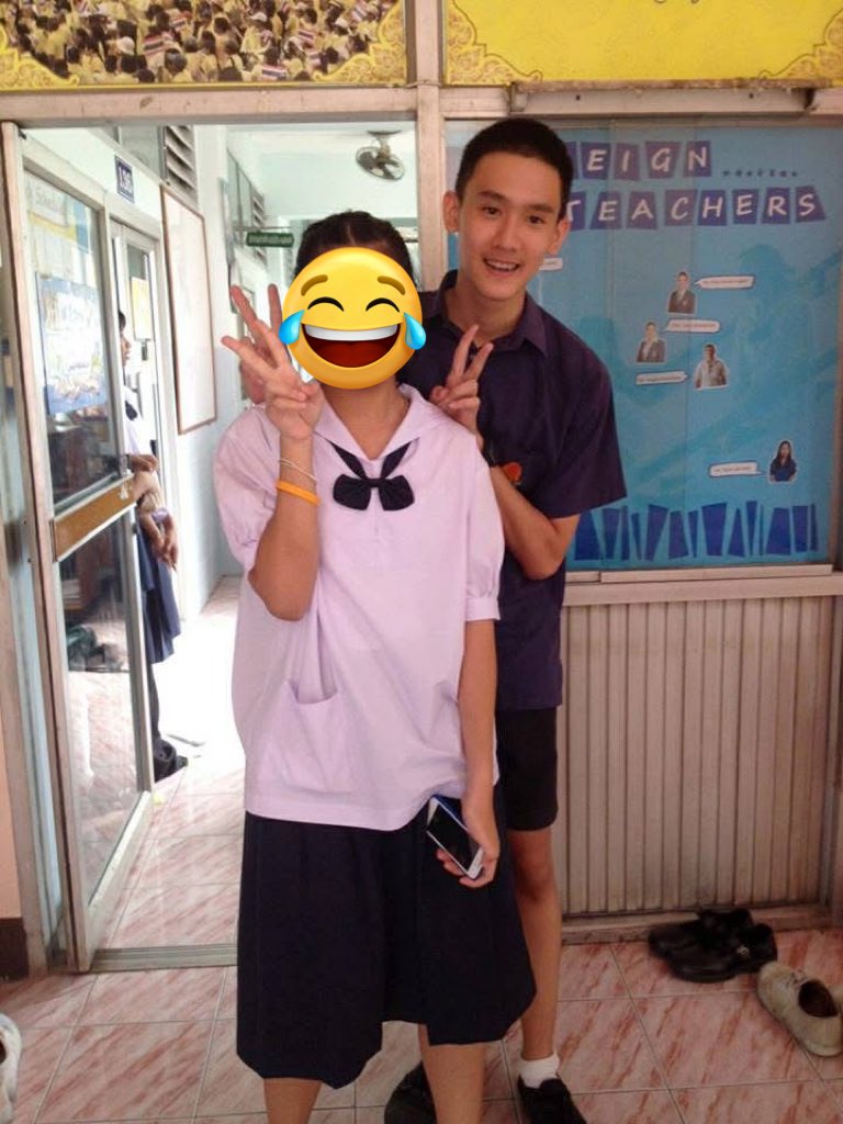 จั๊นขอเข้าร่วมสิ่งนี้บ้าง ตอนนั้นพี่บุ๊คแบบค่อนข้างจะเฟมัสแต่วันนั้นอะไรดลใจให้ถ่ายรูปหน้าหมวดอิ้งก้ไม่รู้ ตอนนี้เป็นพี่ดาราไปแล้วว ซัพพอร์ตเสมอคั้บบ