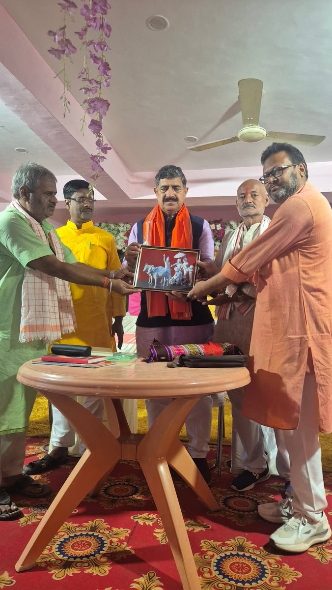 mpjugalkishore's tweet photo. विधानसभा रुन्नीसैदपुर जिला सीतामढ़ी  के मंडलों के अध्यक्ष एवं शक्ति केंद्र प्रमुखों के साथ चुनाव को लेकर महत्वपूर्ण बैठक।
#SevaParv 
#NDA4Bihar 
#ViksitBharat 
#SevaPakhwada 
#24YearsOfSeva 
#biharelection2025 
@BJP4JnK @BJP4India https://t.co/T3ljTRtUYp