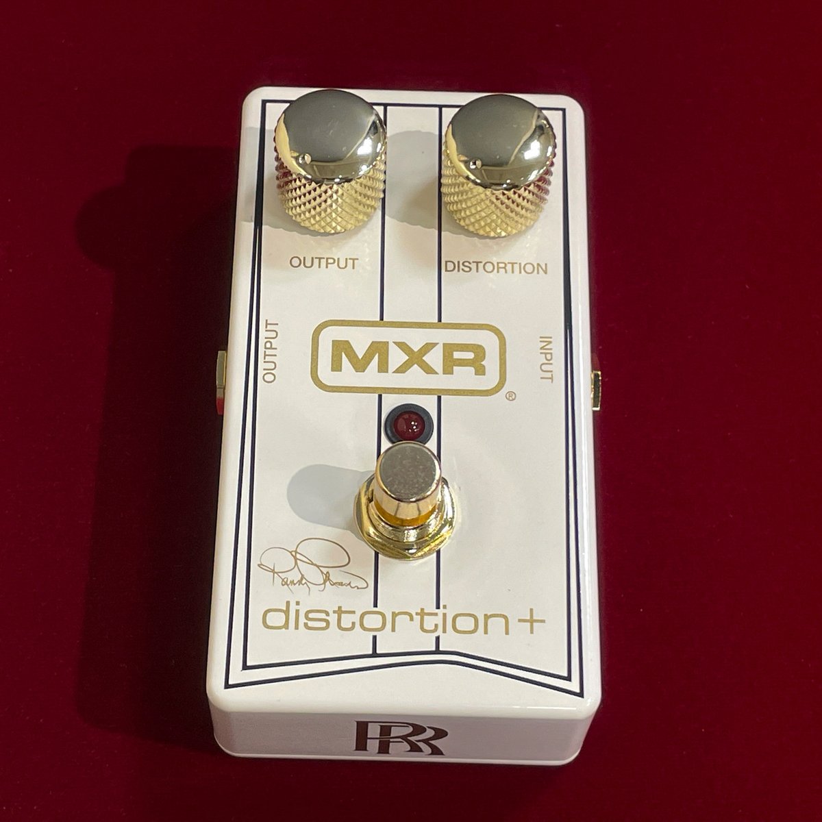 ROCKINN_namba's tweet photo. 【#ロックイン難波】限定モデル店頭試奏できます！「#MXR」話題の"#RR104C Randy Rhoads Special Edition Distortion+"。ランディ・ローズの愛機を再現したデザイン★現行Distortion+とは違い筐体は重く歪みの質感は明瞭爽快、バイパス音の印象も異なるのでぜひチェックを！→https://t.co/56P3sYXxgJ https://t.co/kPiqTso18x