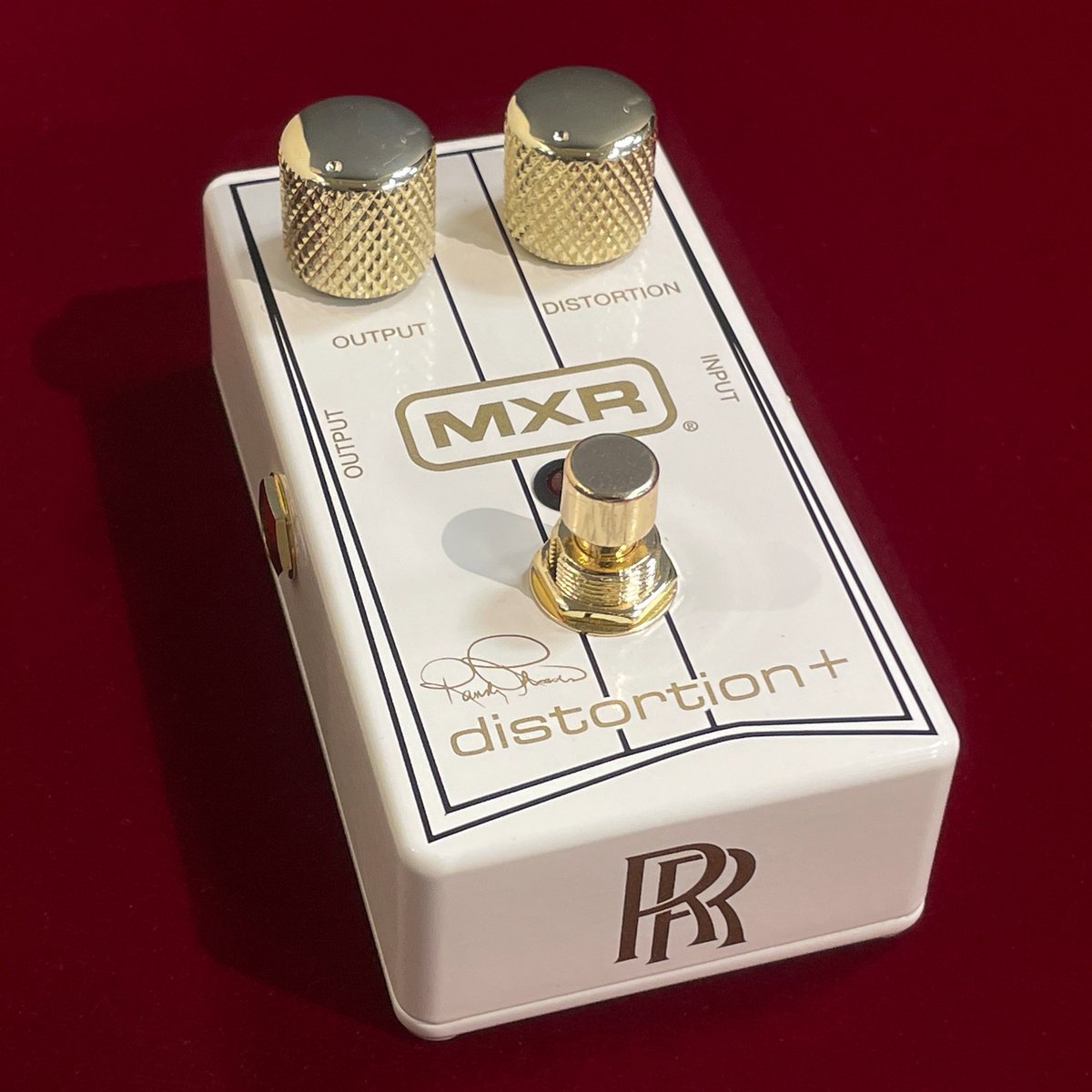 ROCKINN_namba's tweet photo. 【#ロックイン難波】限定モデル店頭試奏できます！「#MXR」話題の"#RR104C Randy Rhoads Special Edition Distortion+"。ランディ・ローズの愛機を再現したデザイン★現行Distortion+とは違い筐体は重く歪みの質感は明瞭爽快、バイパス音の印象も異なるのでぜひチェックを！→https://t.co/56P3sYXxgJ https://t.co/kPiqTso18x