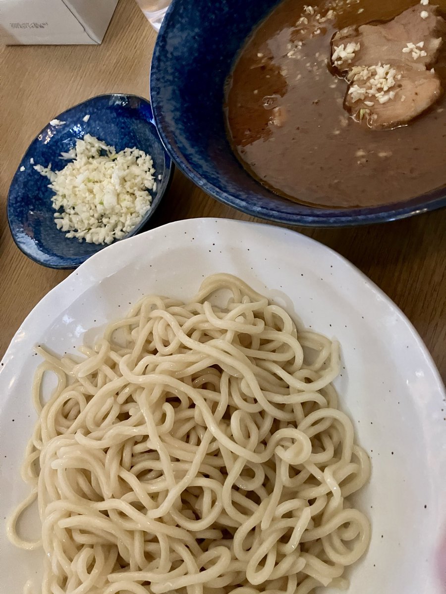 _rnk_to's tweet photo. つけ麺欲がやばくて玉ねぎとかないけどニンニクで食べちゃった(*´﹃`*)
美味すぎるぅぅ🤤💕
汁と肉を少し残して夜にご飯入れて食べますΨ( 'ч' ☆)
倫子ちゃんのおかげですっかり海練さんのファン☺️
冗談無しに独身の時今の仕事（フルリモ）就いてたら裾野引っ越してた気がする🤔
#海練
#蒔万澤倫子 https://t.co/EJldLCV8ux