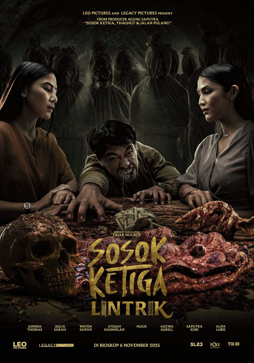 Cinta seharusnya milik satu hati, tapi bagaimana jika dua jiwa menolak menyerah?
Ketika kasih berubah jadi kutukan, dan cinta jadi senjata paling mematikan 💀

💥 SOSOK KETIGA: LINTRIK
Tayang 6 November 2025 di bioskop.

#FilmSosokKetigaLintrik #SosokKetigaLintrik #LeoPictures