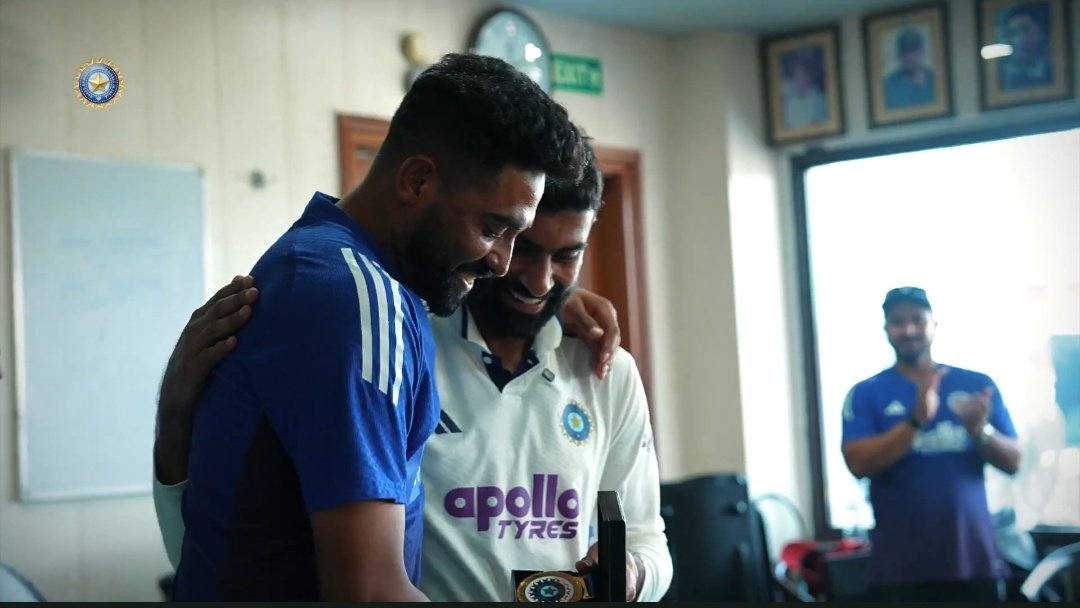 RahulYadav61762's tweet image. 🚨MOHAMMED SIRAJ WINS THE IMPACT PLAYER OF THE SERIES MEDAL. 🎖️
🔹️DSP Siraj has been truly special in 2025. ❤️🔥
#MohammedSiraj #TeamIndia #INDvsWI #IndianCricket