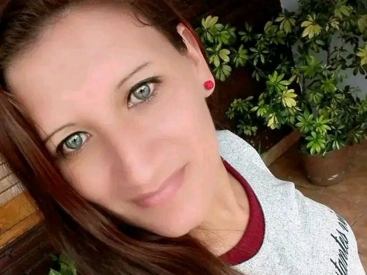 Ana Mabel Rodríguez tenía 42 años, fue asesinada en su casa de Virrey del Pino, La Matanza, provincia de Buenos Aires. El femicida es su pareja, quien la mató a golpes delante de sus hijos. Fue detenido. Pedimos #Justicia!!!, Basta de #Femicidios!!! QEPD Ana 😢