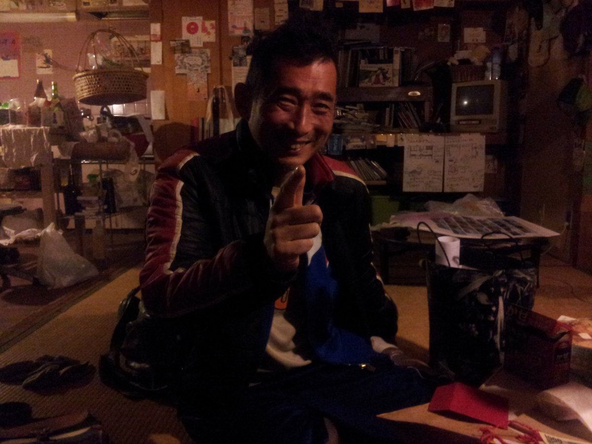 我が家にアポ無しで深夜に勝手に入り込んでは新作を作るからと財布にあるお金を根こそぎ持ってくアーティスト、大木裕之。所謂、アートカツアゲで巻き上げられた金額たるや、ゆうに100万以上。俺でも成し遂げてない、POPEYEの表紙を飾った漢。大木さん、通夜にも行かずで私は変わらず精進し続けます。