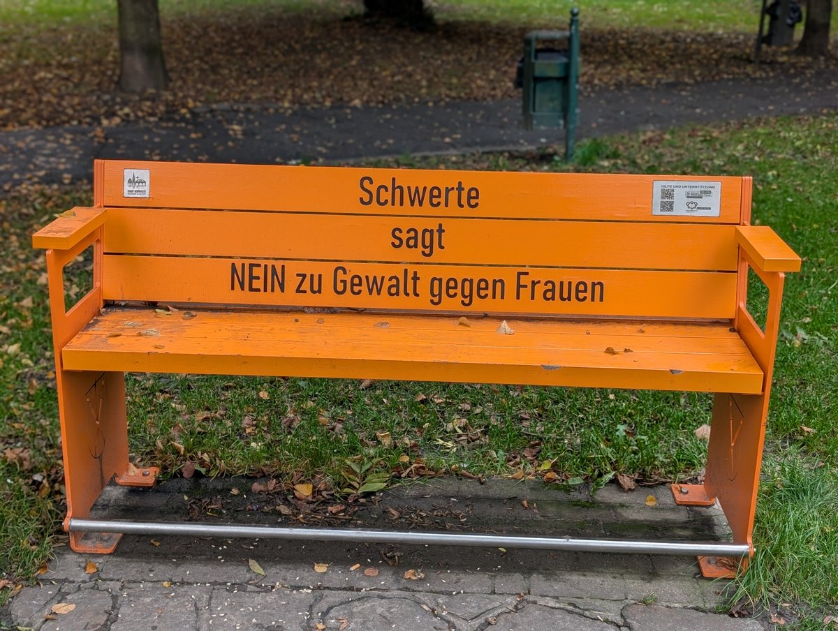 schlockback's tweet image. #Servicetweet
Was die Stadt #Schwerte zum Ausdruck bringt sollte in jeder Stadt, an jedem Ort dieser Welt eine Selbstverständlichkeit sein.
#NeinZuGewaltGegenFrauen