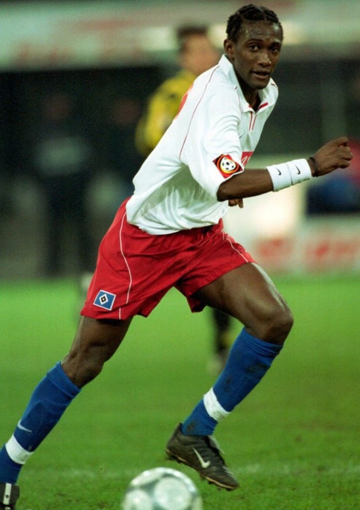 DavidCo89272207's tweet image. Seguimos con detalles impresionantes gracias al magnifico trabajo de @BohemioI81892 que creo esta doble muñequera nike con una pulsera negra para Colin Benjamin del Hamburgo sumado al vendaje de tobillo del gran @Moiduran2 . Detalles que hacen la diferencia. #PES2001