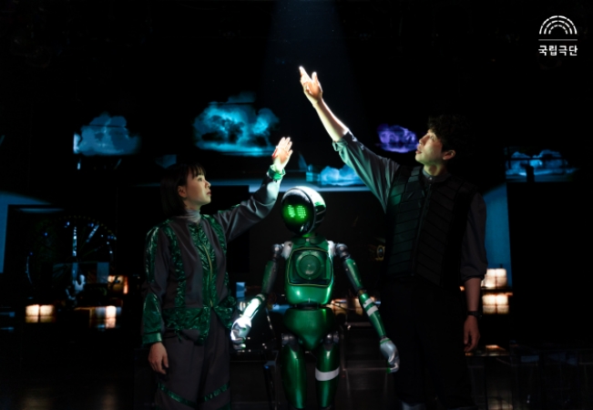 報告②／BeSeToシンポジウム「演劇におけるポストヒューマン的転回」 theatrearts.aict-iatc.jp/202510/8798/ <a href="/Theatre_Arts/">シアターアーツ編集部</a>より