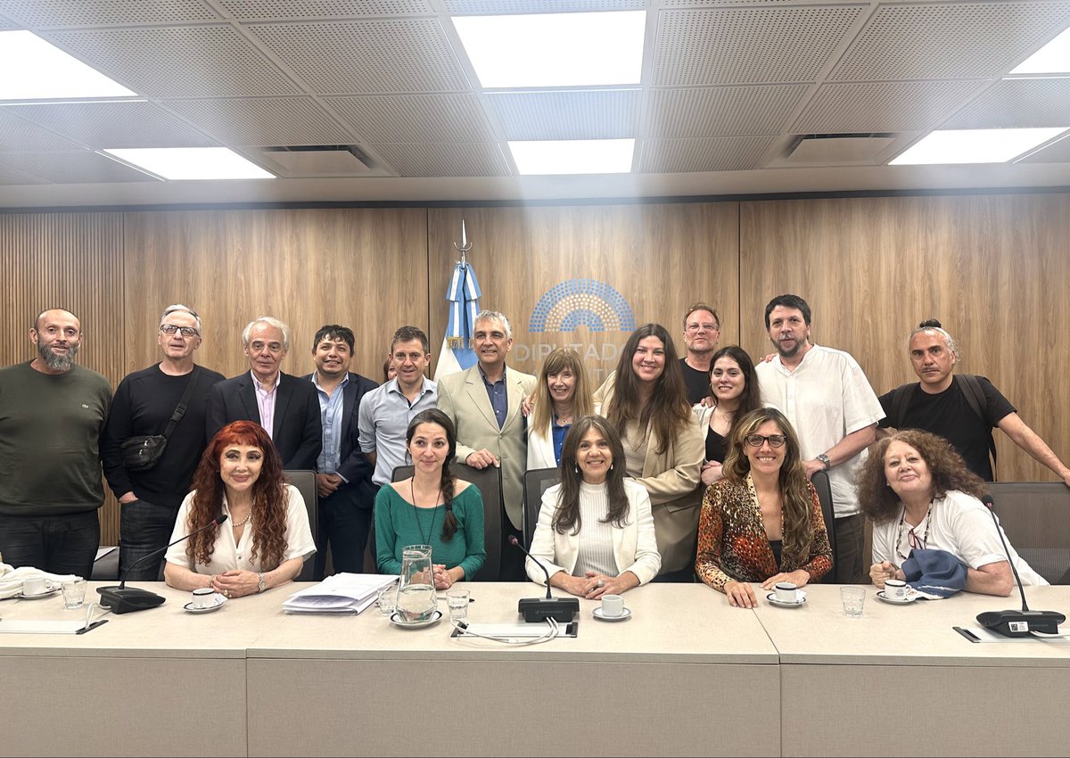 SilGinocchio's tweet image. Reunión informativa en la Comisión de Cultura de @DiputadosAR con integrantes la Asamblea Federal y del Consejo Asesor del INCAA
Las exposiciones fueron coincidentes en la profunda preocupación del sector por  los reiterados incumplimientos a la ley del cine y paralización