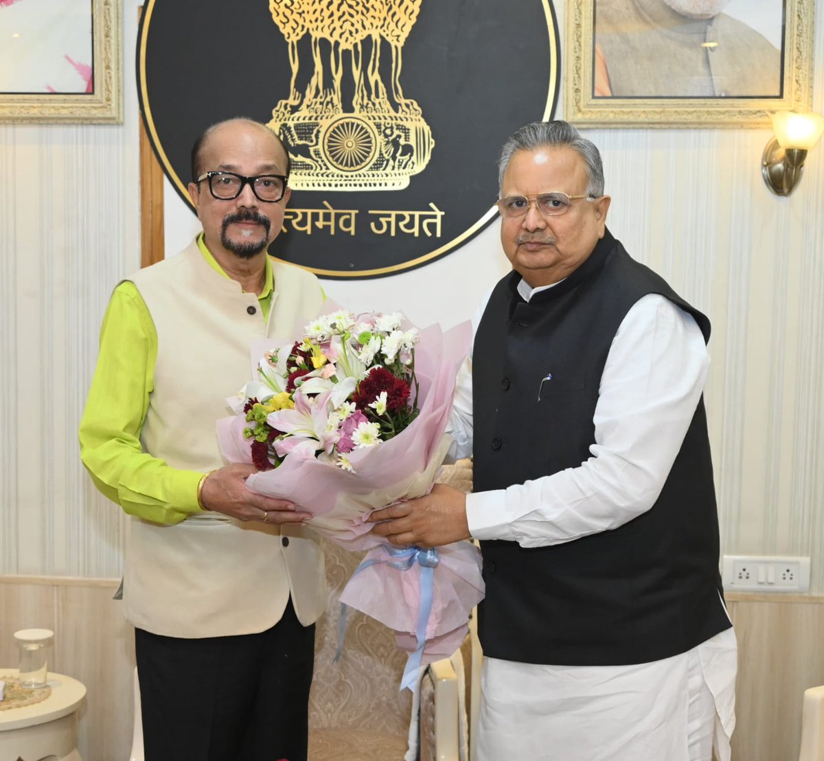 GovernorCG's tweet image. छत्तीसगढ़ के पूर्व मुख्यमंत्री एवं विधानसभा अध्यक्ष डॉ. रमन सिंह को उनके जन्मदिवस पर हार्दिक बधाई। आपके उत्तम स्वास्थ्य एवं सुदीर्घ जीवन हेतु मंगलकामनाएं। मर्यादापुरुषोत्तम भगवान श्रीराम जी की असीम कृपा आप पर सदैव बनी रहे। पुनः शुभकामनाएं...
@drramansingh