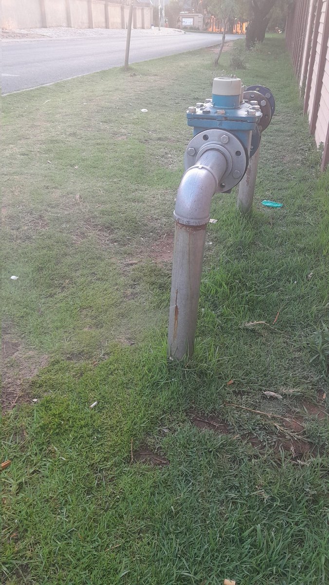 MjipoSA's tweet photo. @JHBWater @CityofJoburgZA please assist with a leaking meter at 513 Van Der Linde Road, Bramley View, Bramley View Gardens complex. https://t.co/6EtiekllPr