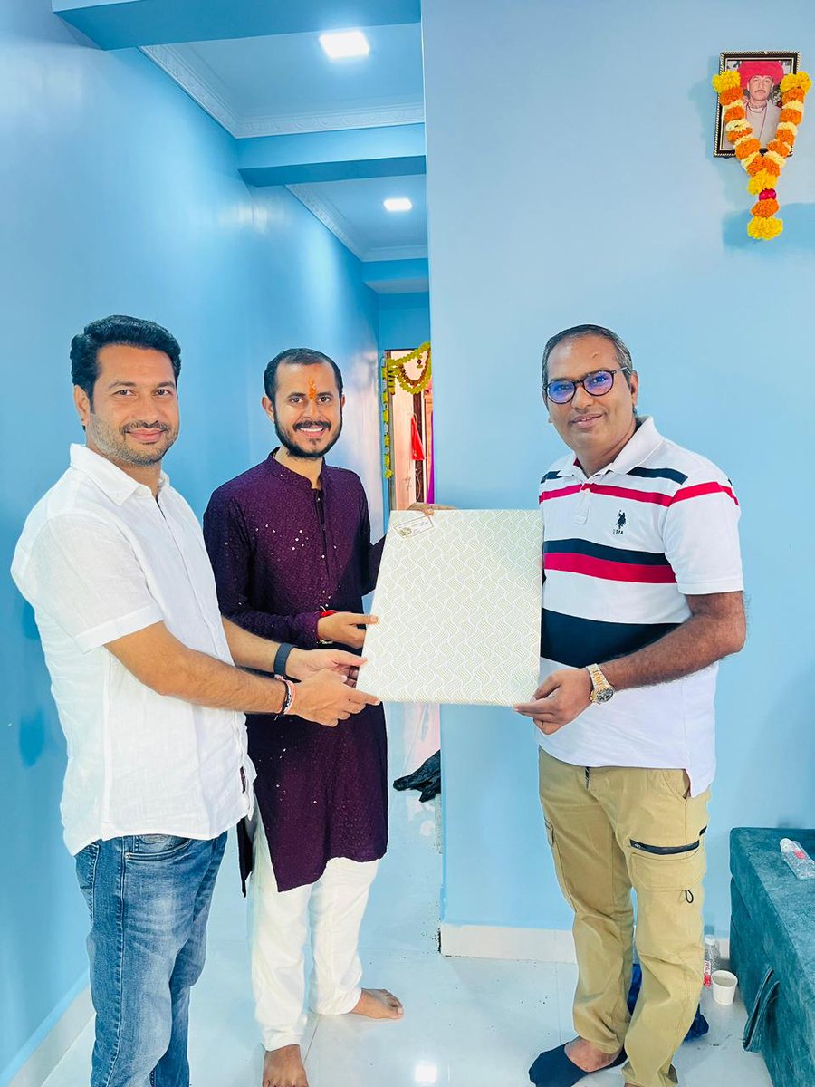 RiyaAssociates's tweet photo. आपके *नए घर के शुभ अवसर* पर ढेरों शुभकामनाएं😍🎉🥳।  
ईश्वर से प्रार्थना है कि आपका नया निवास *सुख, शांति और समृद्धि* से परिपूर्ण हो।  
यह नया आशियाना आपके जीवन में *नई ऊर्जा, खुशियाँ और उन्नति* लेकर आए🎉। https://t.co/tx9tblIEII
