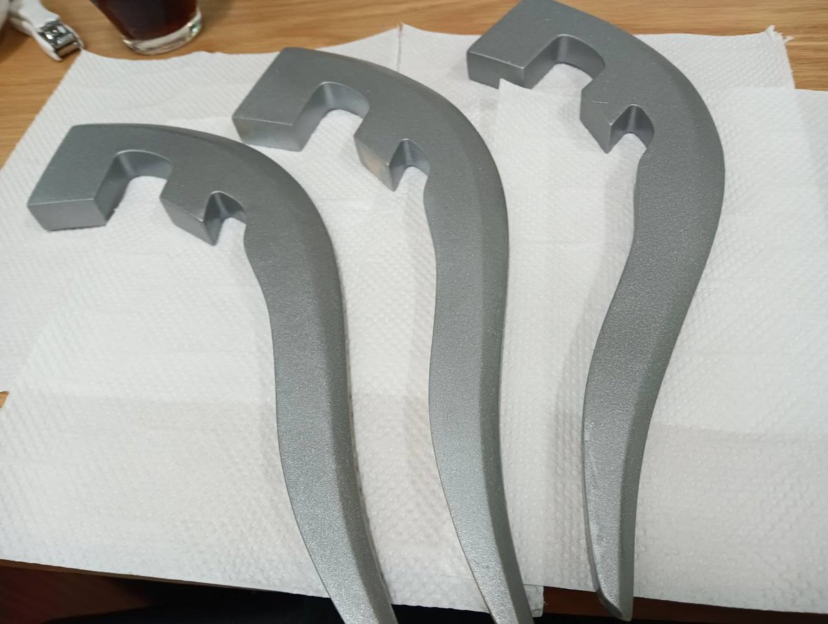 HSCustomizer's tweet image. #アイスラッガー #砂吹き 単純だけど奥が深い。やり直し出来る作業だけどこのザラザラした手触り(放送当時の)異星的な質感まで贅沢に再現、細かいとこ出直しして完成したら、一本はビリヤードの師匠に普段練習付き合ってもらってるお礼にあげちゃいます♥