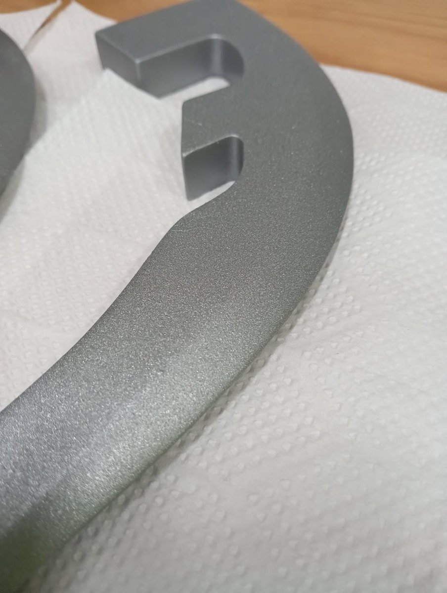 HSCustomizer's tweet image. #アイスラッガー #砂吹き 単純だけど奥が深い。やり直し出来る作業だけどこのザラザラした手触り(放送当時の)異星的な質感まで贅沢に再現、細かいとこ出直しして完成したら、一本はビリヤードの師匠に普段練習付き合ってもらってるお礼にあげちゃいます♥