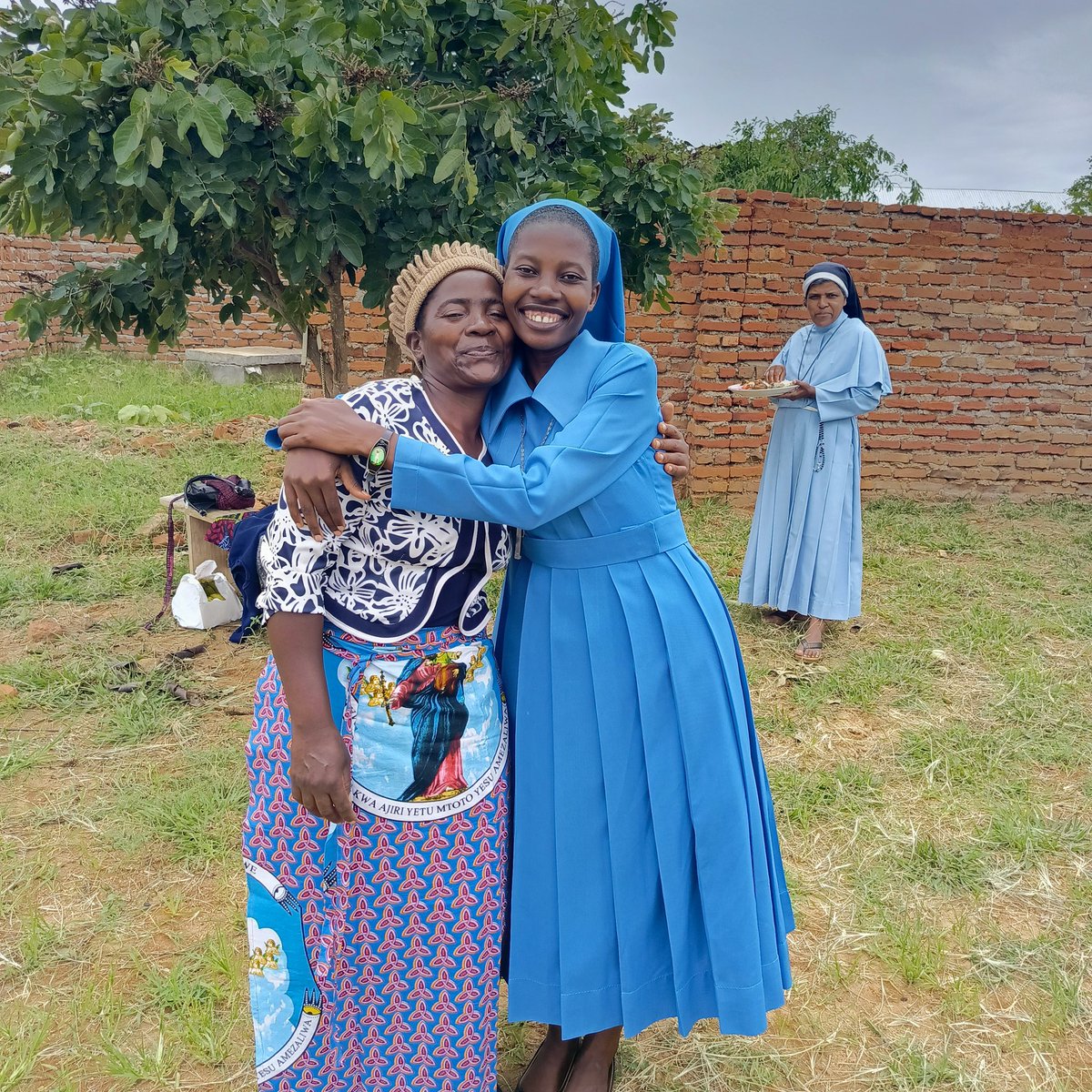 PRAY FOR MY MOM AND ALL MOTHERS as we are celebrating mother's day here in Malawi🎉🎉🎉