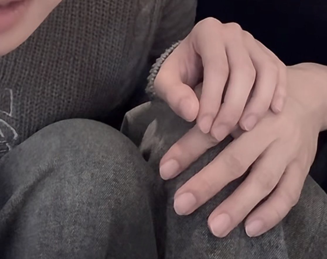 demitreskao's tweet image. ทุกคน เงียบ