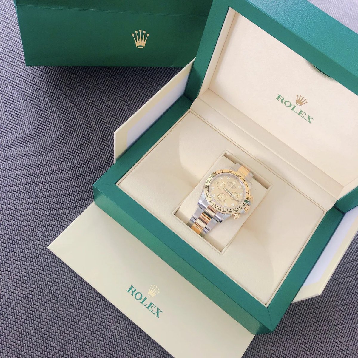 frolbas's tweet image. 時計を購入したい方へ、選ぶ際にはムーブメントの種類、デザインの外観、快適さ、予算を考慮してください。今日はようやくお気に入りの#ブランド名#の時計を手に入れました！