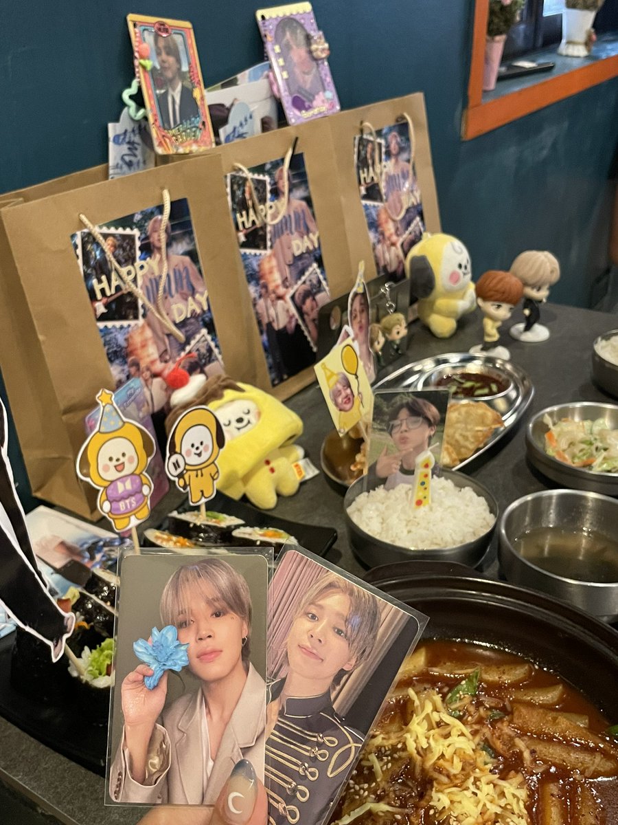 0095zi's tweet photo. Celebration of Jimin’s birthday last 1013💛🩵
#OurMuseJimin
#30YearsOfKindness
#30OctobersWithYou
#CutieSexyLovelyJimin
#ItBoyJimin
#1013Prince
#StageKingJimin
#OurShiningStarJimin
#BornSingerJimin
#지민생일 https://t.co/LUpowa3ytj
