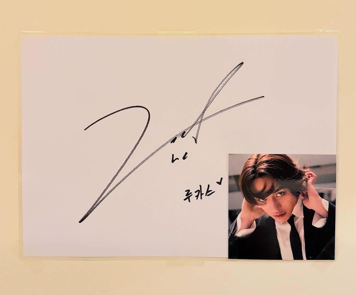 LUCAS recently visited this restaurant in Gangnam and they posted his autograph that he signed for them. ☺️ Have a meal there next time you’re in Seoul, Lumis! 😋

Please leave a like and comment! 
🔗 instagram.com/p/DPz7F8yCP5-/…