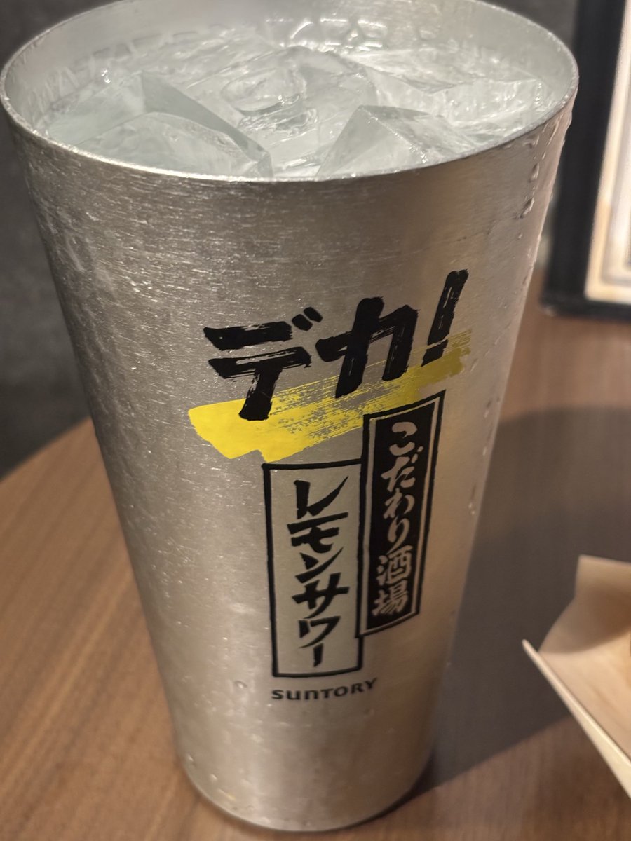 隣の席の女子グループの、リーダー格のヤツが、「こないだ飲み行って、ビール泡全然無いから、泡足せってクレーム入れたんだよ」
って言ってやがって、そんな女は、とてもブス
にしか見えない