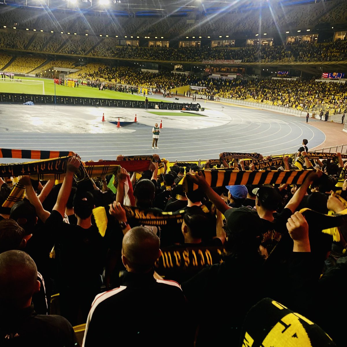 SELEPAS 90 MINIT PERLAWANAN, KAMI KEMBALI BERSUARA DI CURVA 🫵🏻

Ulasan 👉🏻 m.facebook.com/story.php?stor…

#HarimauMalaya
#UntilTheLastRebel
#DemiMalaysia