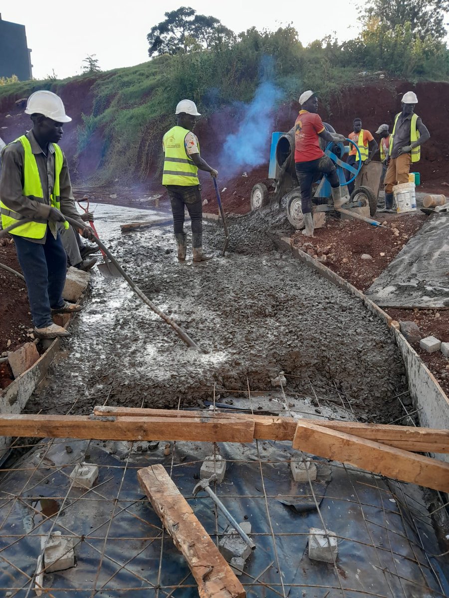 bwirezconst's tweet photo. Every project tells a story ; of vision taking form, teamwork in motion, and excellence built brick by brick. Here’s a glimpse into the heartbeat of our Enaki Town Project, where progress meets purpose. For more information visit https://t.co/afao0yVYL3 #TurningVisionIntoReality https://t.co/KrFUtuMUiL