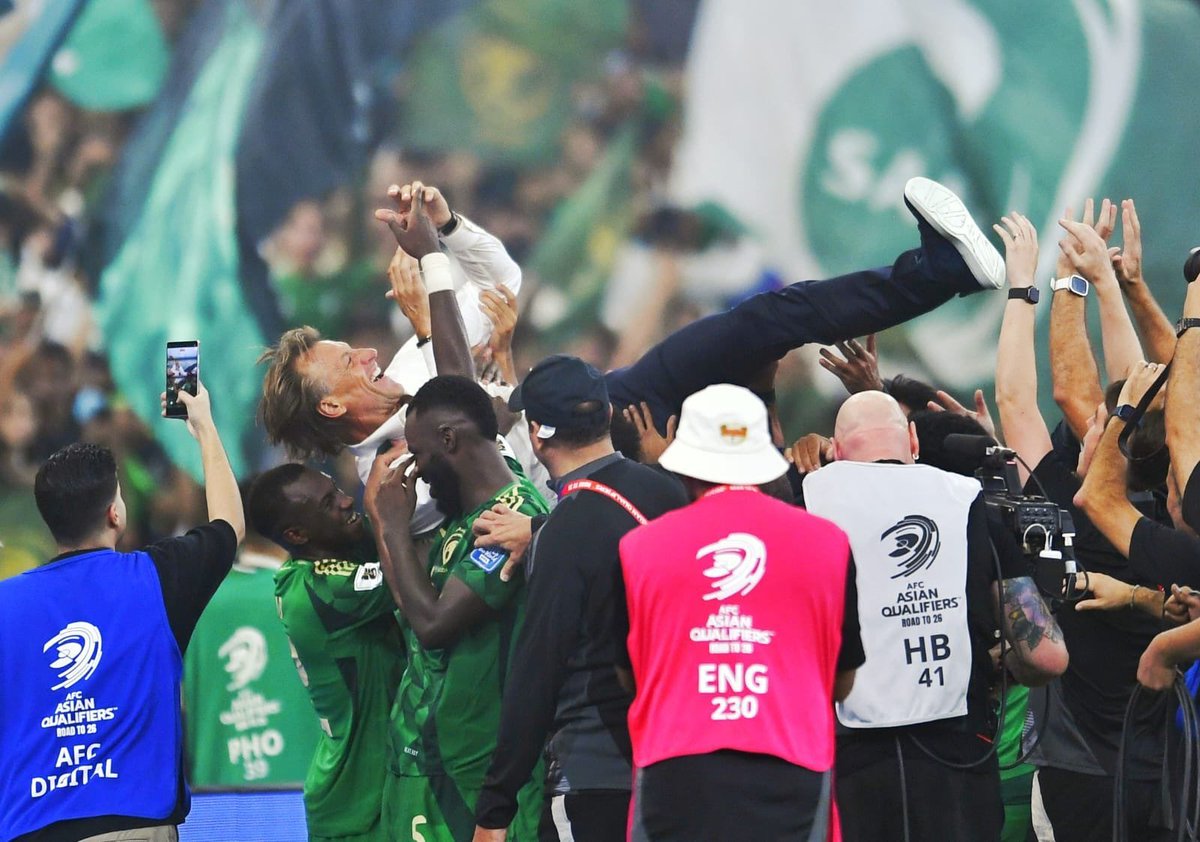 Fahdafahadk's tweet photo. صقورنا حلّقوا وتأهلوا لـ #كأس_العالم_2026 🇸🇦 https://t.co/VVL7PwNoHp