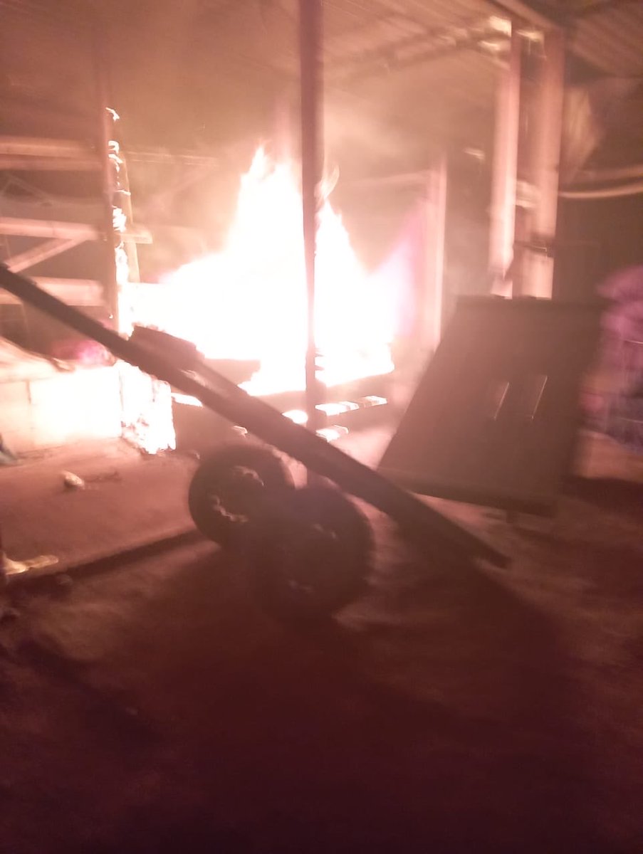 Bomberos Voluntarios Quetzaltenango de la sub Estación #CampoEscuela fueron destacados a la central de mayoreo zona 3 de Xela.

Donde se registró un incendio el cual fue controlado y sofocado evitando mayores daños.