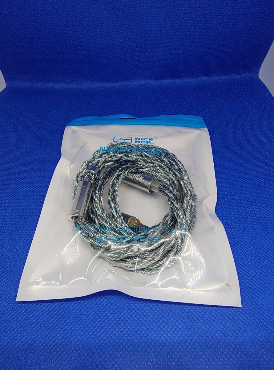 raspiM5stack's tweet image. #MNG
#NICEHCK Bluecatが届きました。
連チャンで届いたケーブル2本目
8芯ケーブルで低音の勢いが増してるイメージ。
こちらも先週とか当たりでかなり安かったです。