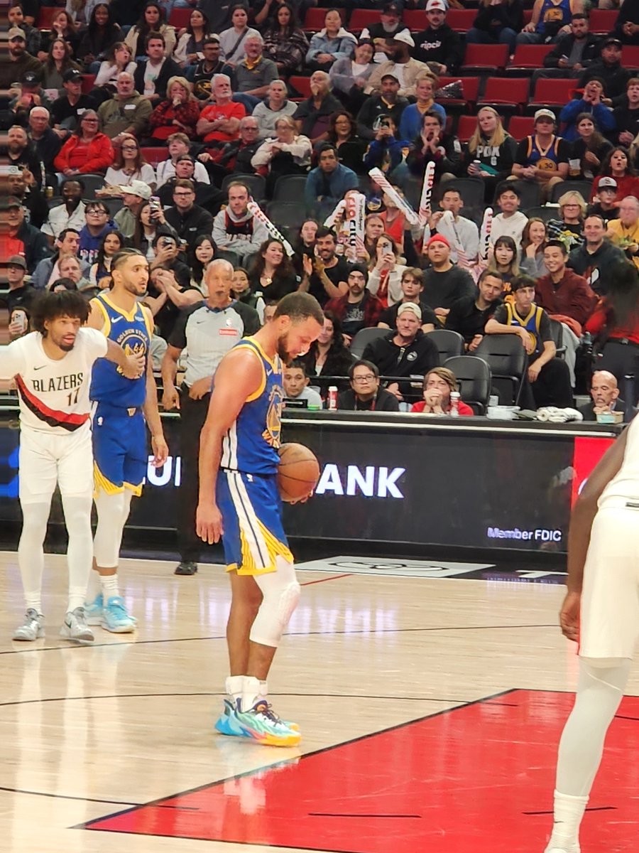 AnneAyankoya's tweet image. Curry with the shot! 
#warriorswin
#goldenstatewarriors
#modacenter