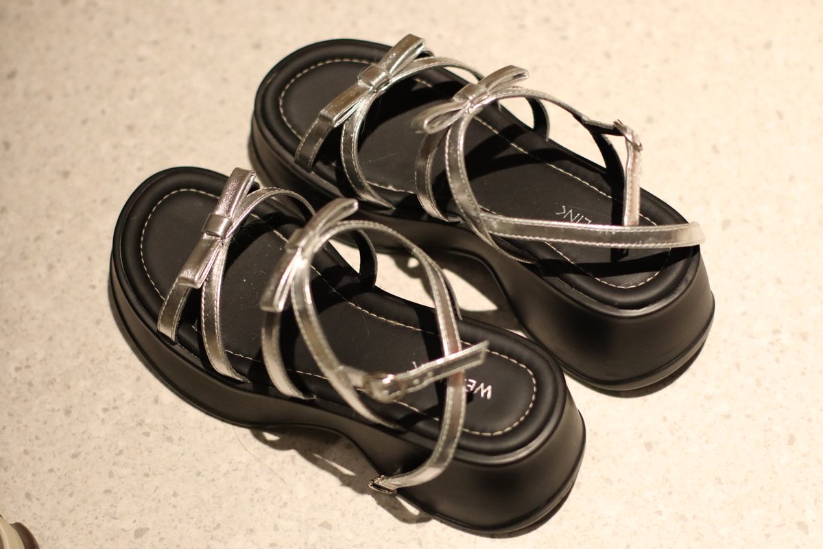 喜欢吗
#足 #脚趾 #恋足 #美脚 #凉鞋 #拖鞋 #裸足 #足底 #足控 #挠脚心 #挠痒痒 #tk #tickling #足控 #玉足 ＃嫩足 #美脚 #脚底 #足交 #投稿 #反差 #玉足服侍 #脚控 #足底 #淫妻 #女友 #女友玉足 ＃女友嫩足