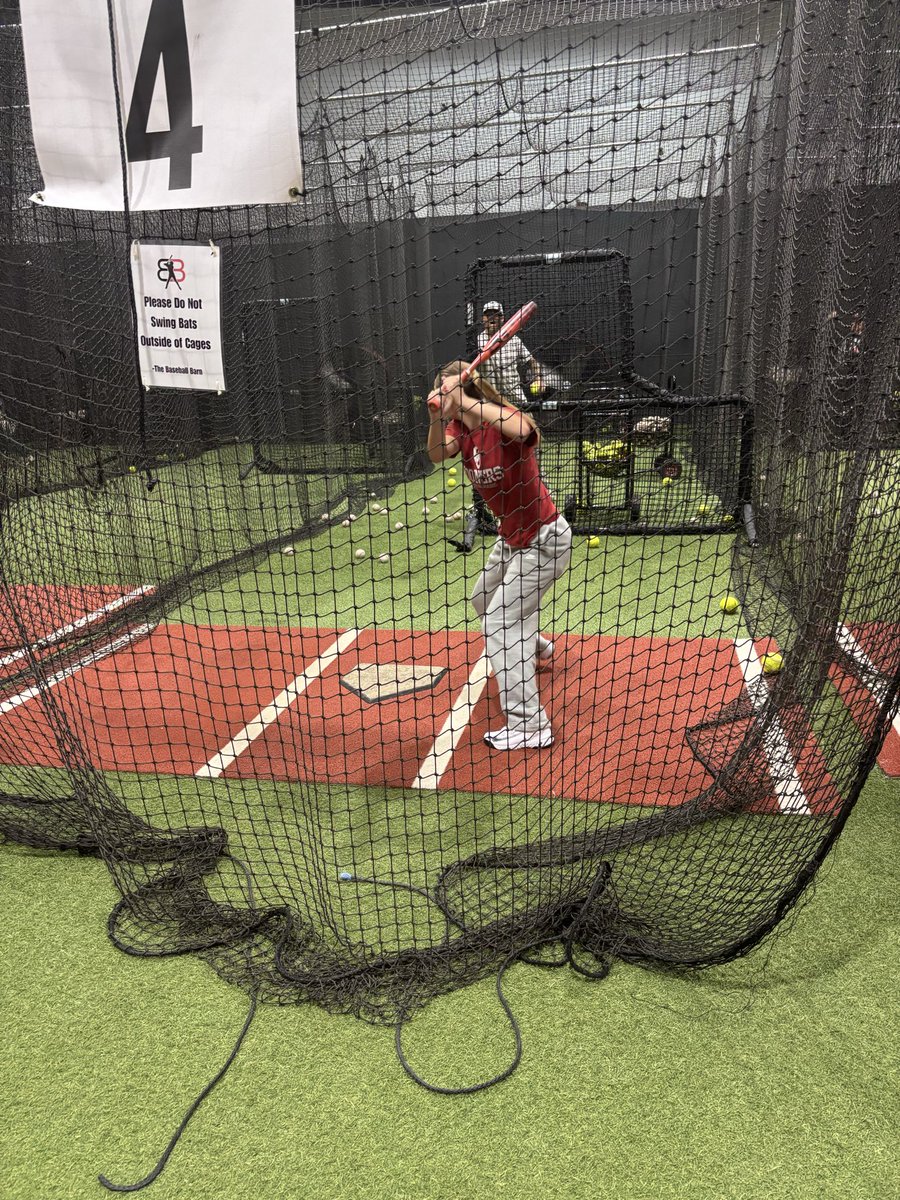 abigail_sova28's tweet image. Got some cage work in tonight with @btalbot_2028 and Coach TJ during my brothers baseball practice. Getting ready for SoCal this weekend. #LoveTheGame #cagework @ltg2027 @JoeHendersonLTG @CoachCatLTG