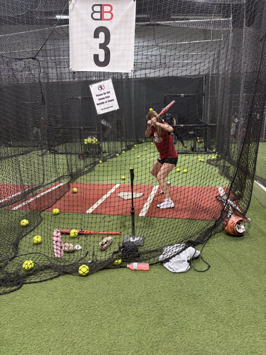 abigail_sova28's tweet image. Got some cage work in tonight with @btalbot_2028 and Coach TJ during my brothers baseball practice. Getting ready for SoCal this weekend. #LoveTheGame #cagework @ltg2027 @JoeHendersonLTG @CoachCatLTG